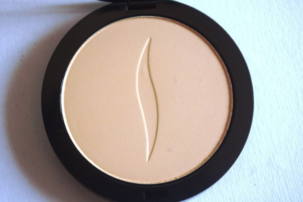 Sephora-8HR-Matifying-Pressed-Powder-Review-and-Swatch-Shade30-Medium-Sand