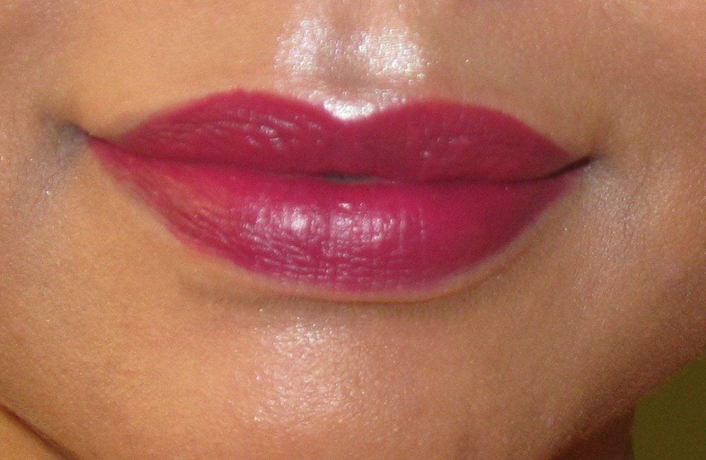 Sugar-Cosmetics-It’s-A-Pout-Time-Vivid-Lipstick!-01-The-Big-Bang-Berry-and-02-Breaking-Bare-Review-and-Swatch