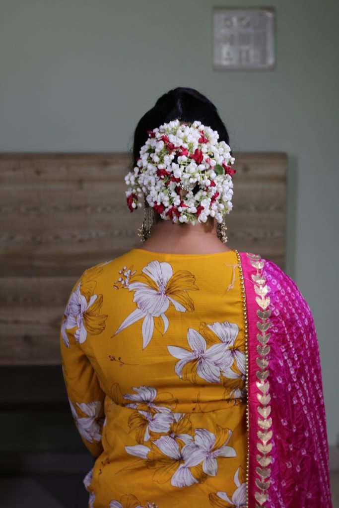 gajra floral hairstyle - salonguruindia.com